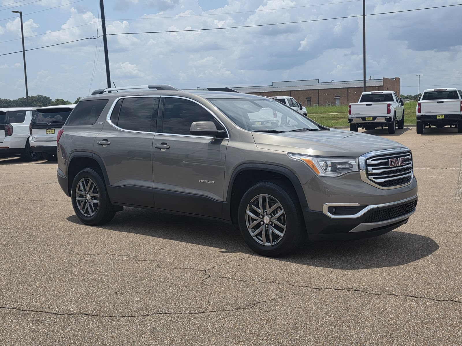 Used 2019 GMC Acadia SLT FWD image 3