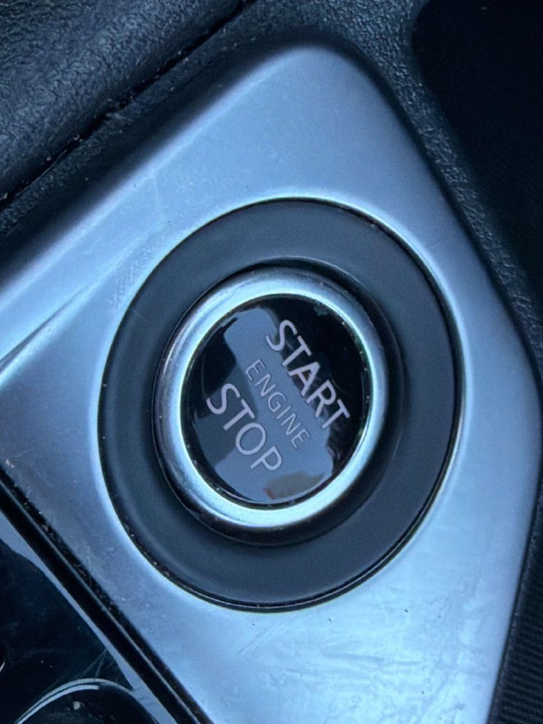 Used 2025 Nissan Sentra SR FWD image 17