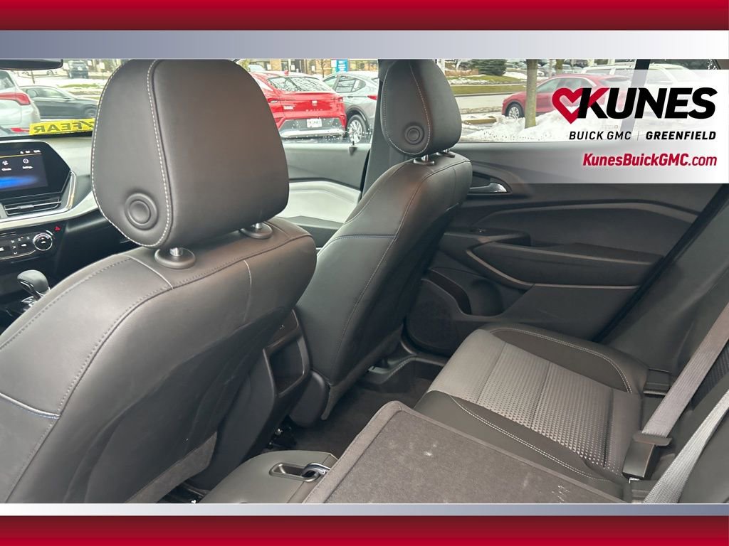 Used 2025 Chevrolet Trax LT image 36