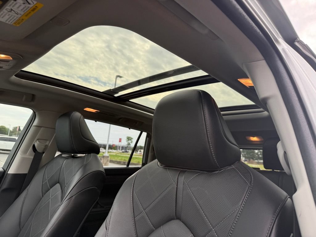 Used 2023 Toyota Highlander Platinum AWD/4WD image 32