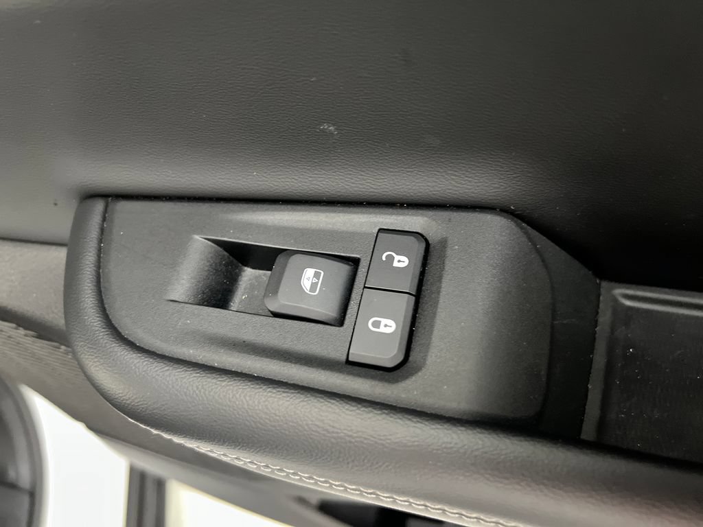 Used 2025 Jeep Grand Cherokee Altitude AWD/4WD image 26