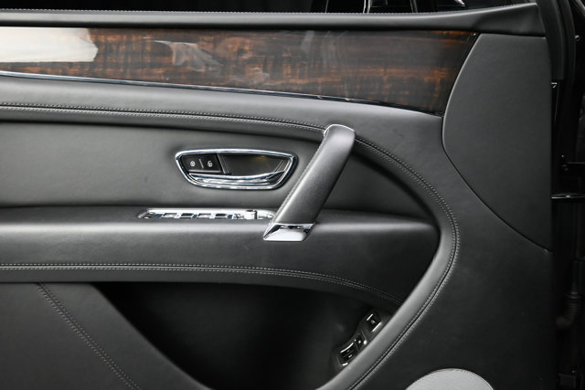 Used 2019 Bentley Bentayga AWD/4WD image 49