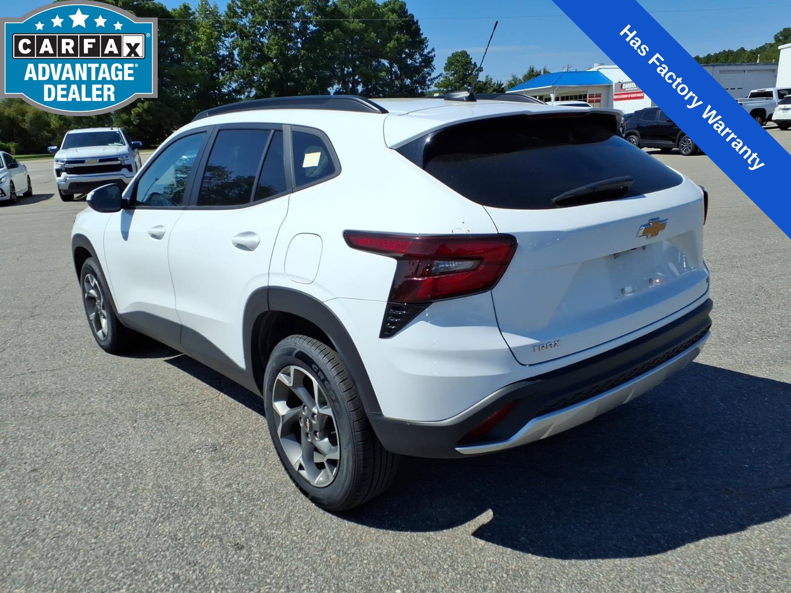 Used 2025 Chevrolet Trax LT FWD image 3
