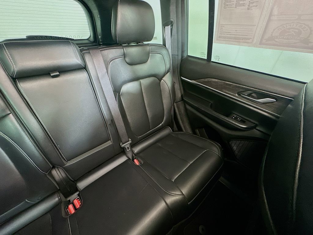 Used 2024 Jeep Grand Cherokee Limited image 14