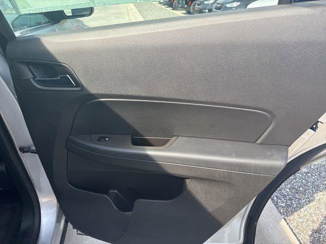 Used 2015 Chevrolet Equinox LS image 29
