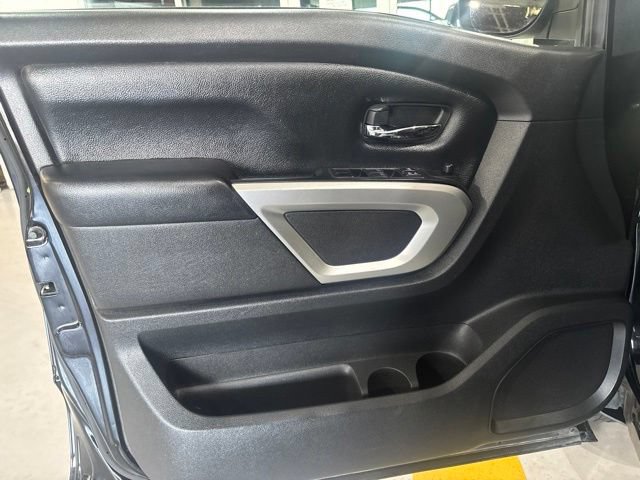 Used 2022 Nissan Titan SV AWD/4WD image 10