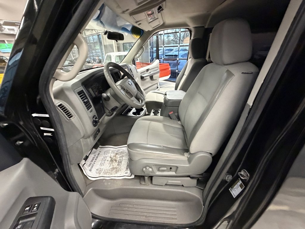 Used 2012 Nissan NV 3500 SV image 44