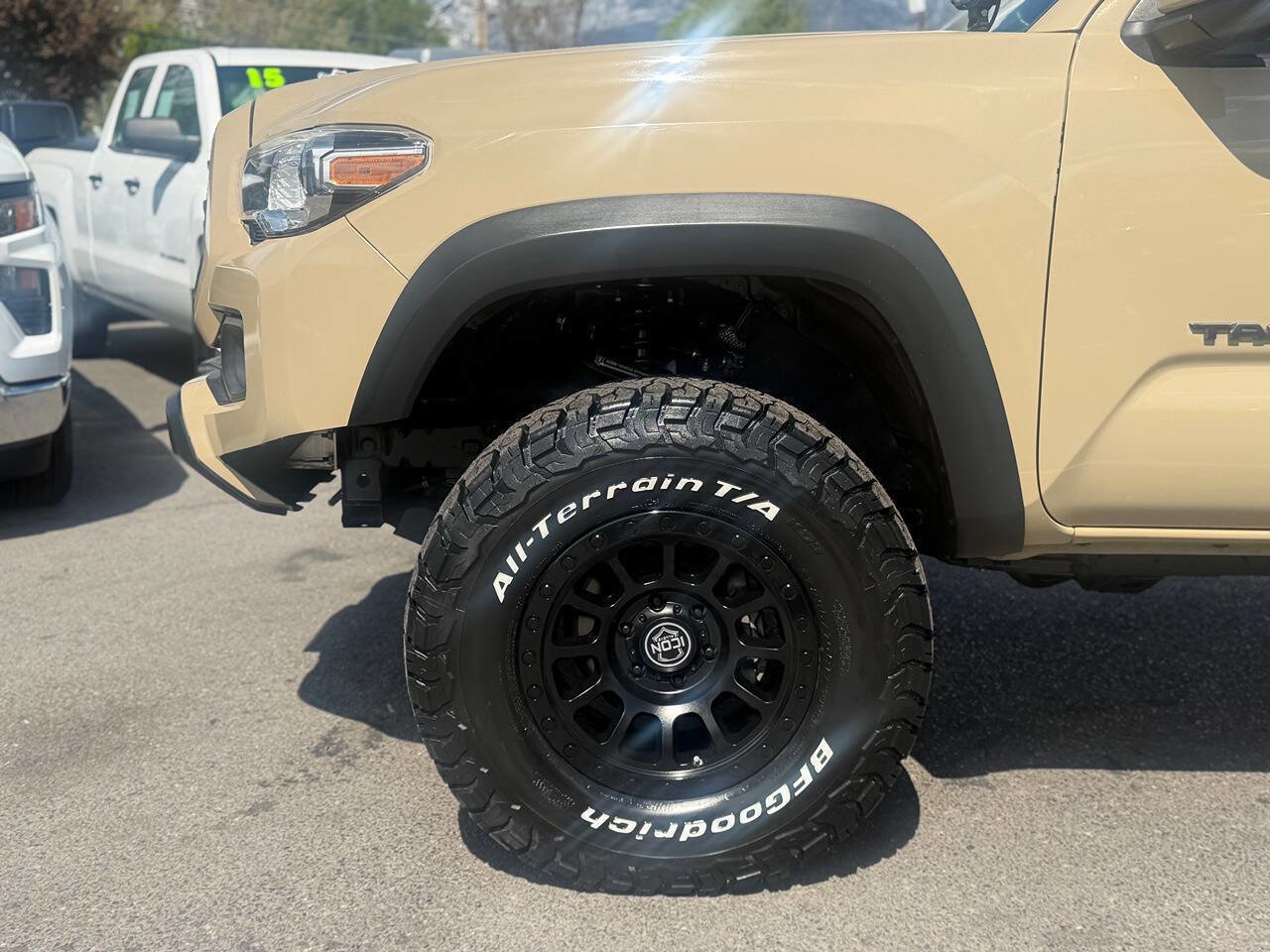 Used 2020 Toyota Tacoma TRD Off-Road w/ Technology Package AWD/4WD image 34