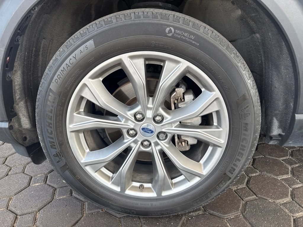 Used 2023 Ford Explorer XLT w/ Equipment Group 202A AWD/4WD image 12