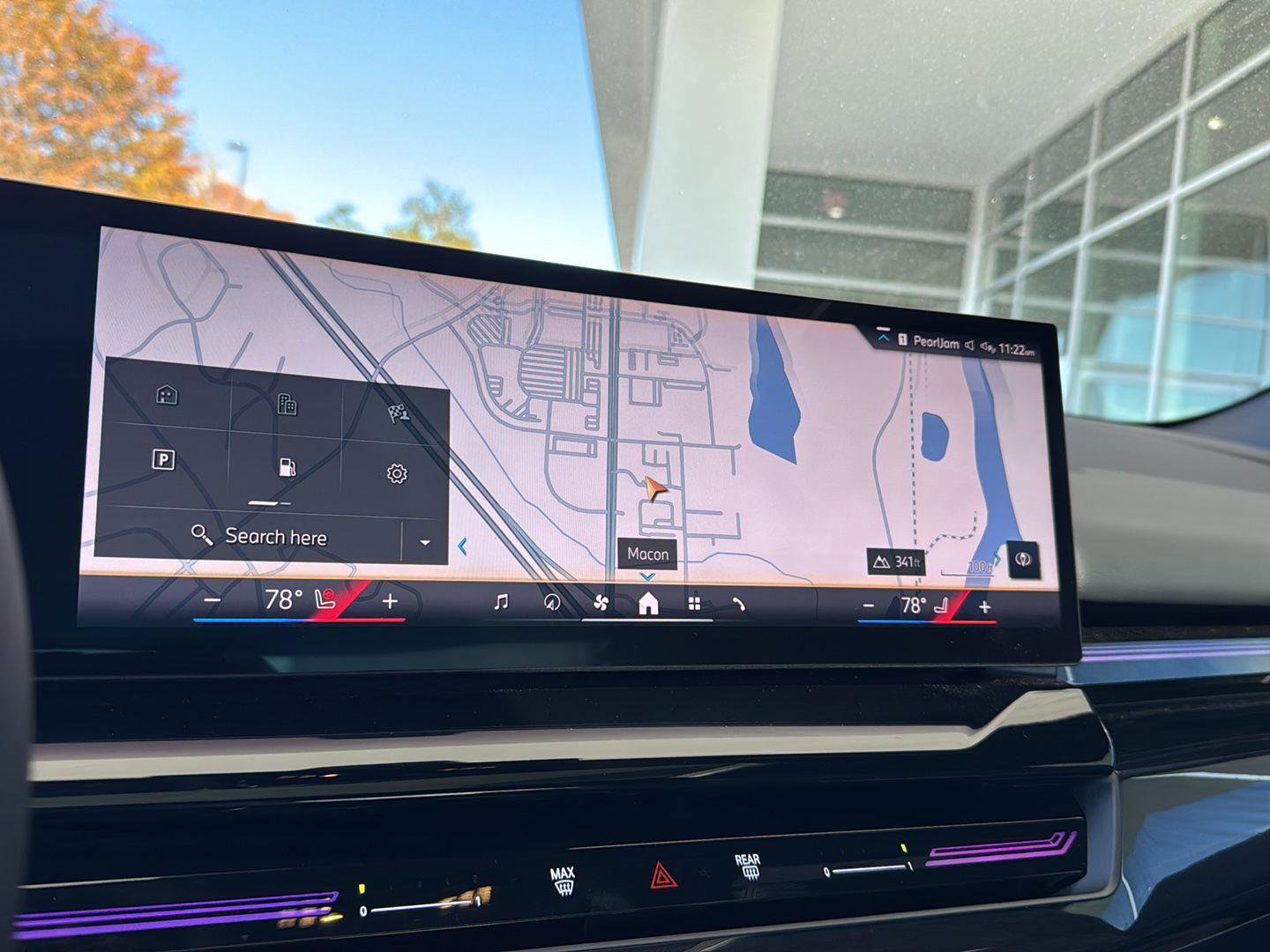 Certified 2025 BMW 530i w/ Premium Package image 24