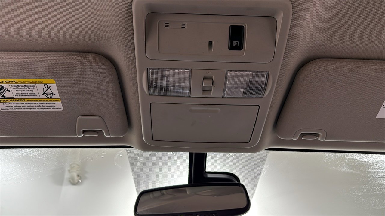 Used 2018 Nissan Titan SV w/ SV Convenience Package image 11