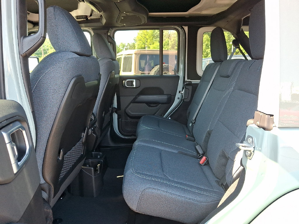 New 2026 Jeep Wrangler Unlimited Rubicon w/ Rockslide Package AWD/4WD image 7