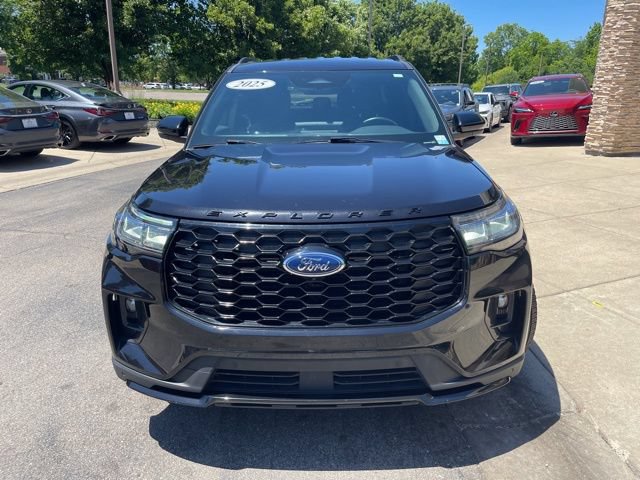 Used 2025 Ford Explorer ST-Line w/ ST-Line Street Pack AWD/4WD image 8