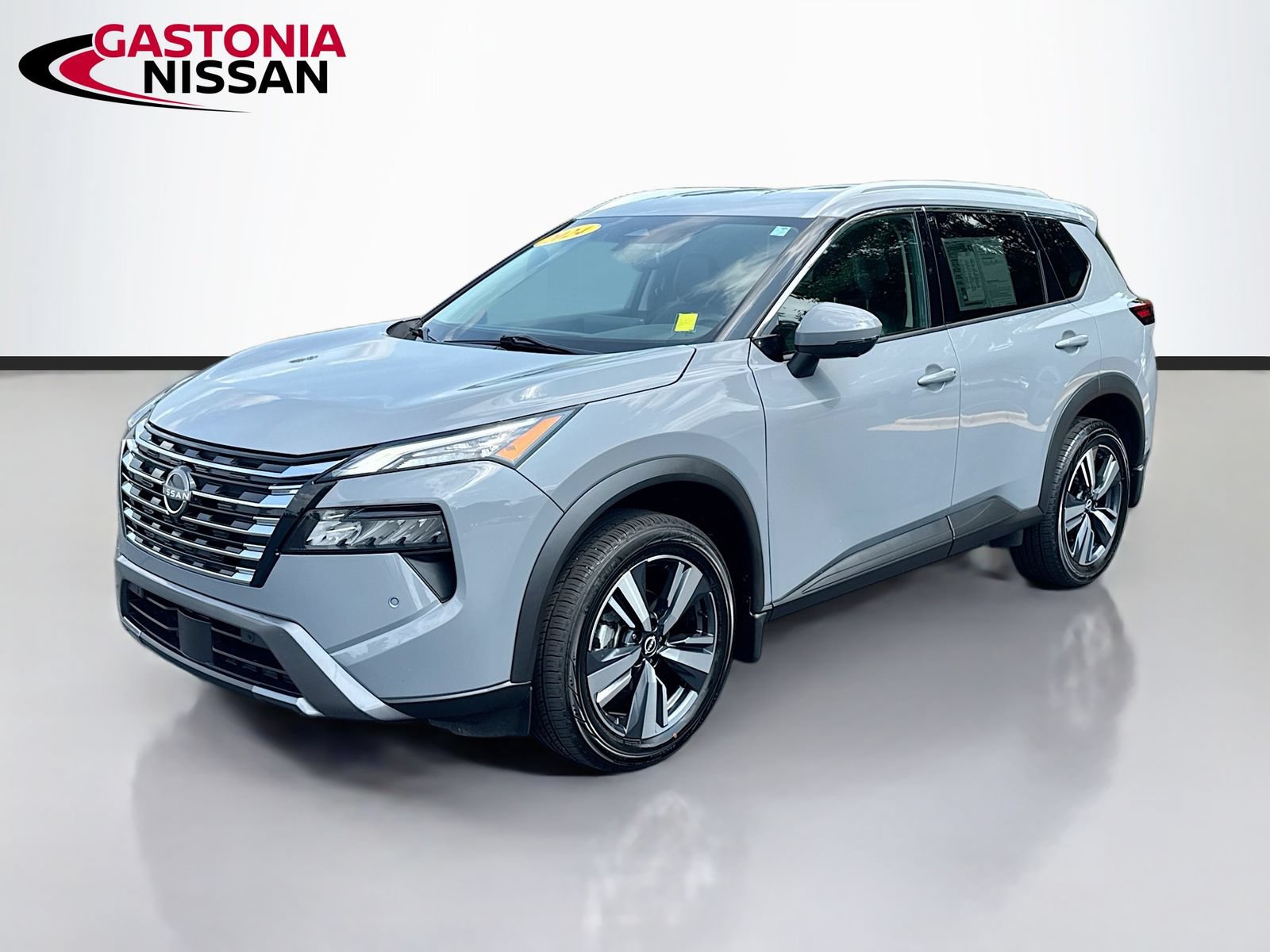 Used 2024 Nissan Rogue SL AWD/4WD image 3