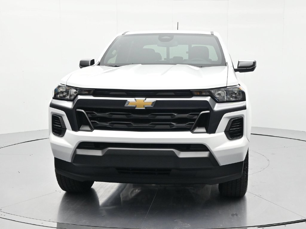 Used 2026 Chevrolet Colorado LT RWD image 2