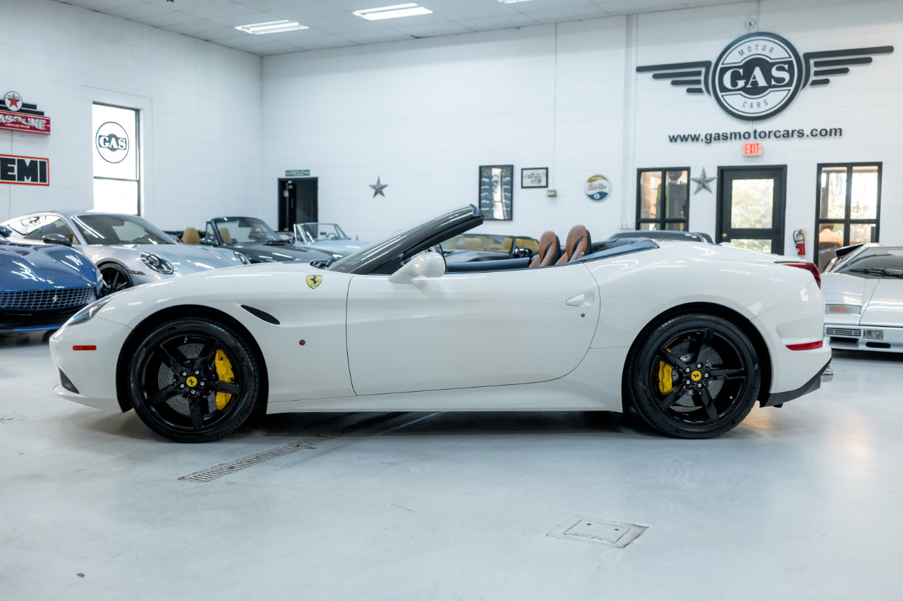 Used 2016 Ferrari California T image 11