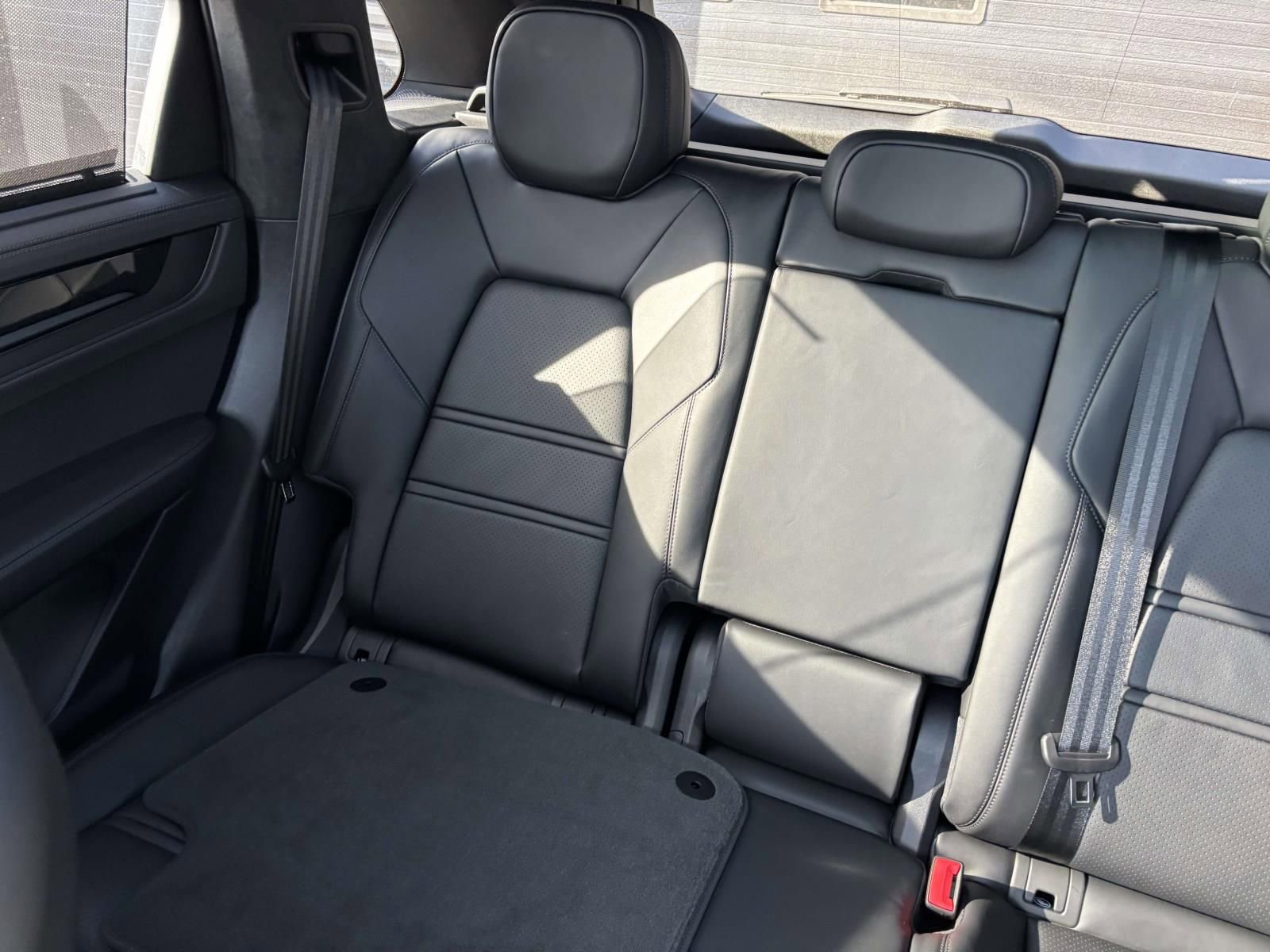 New 2026 Porsche Cayenne GTS image 38