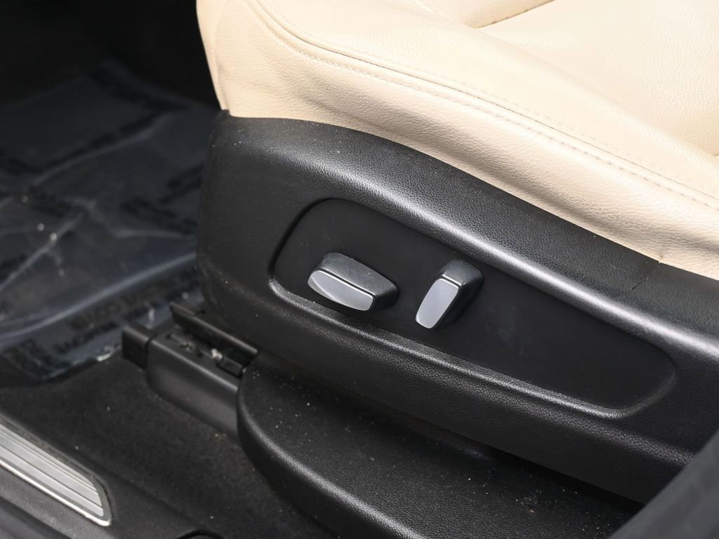 Used 2019 Cadillac XT5 FWD image 12