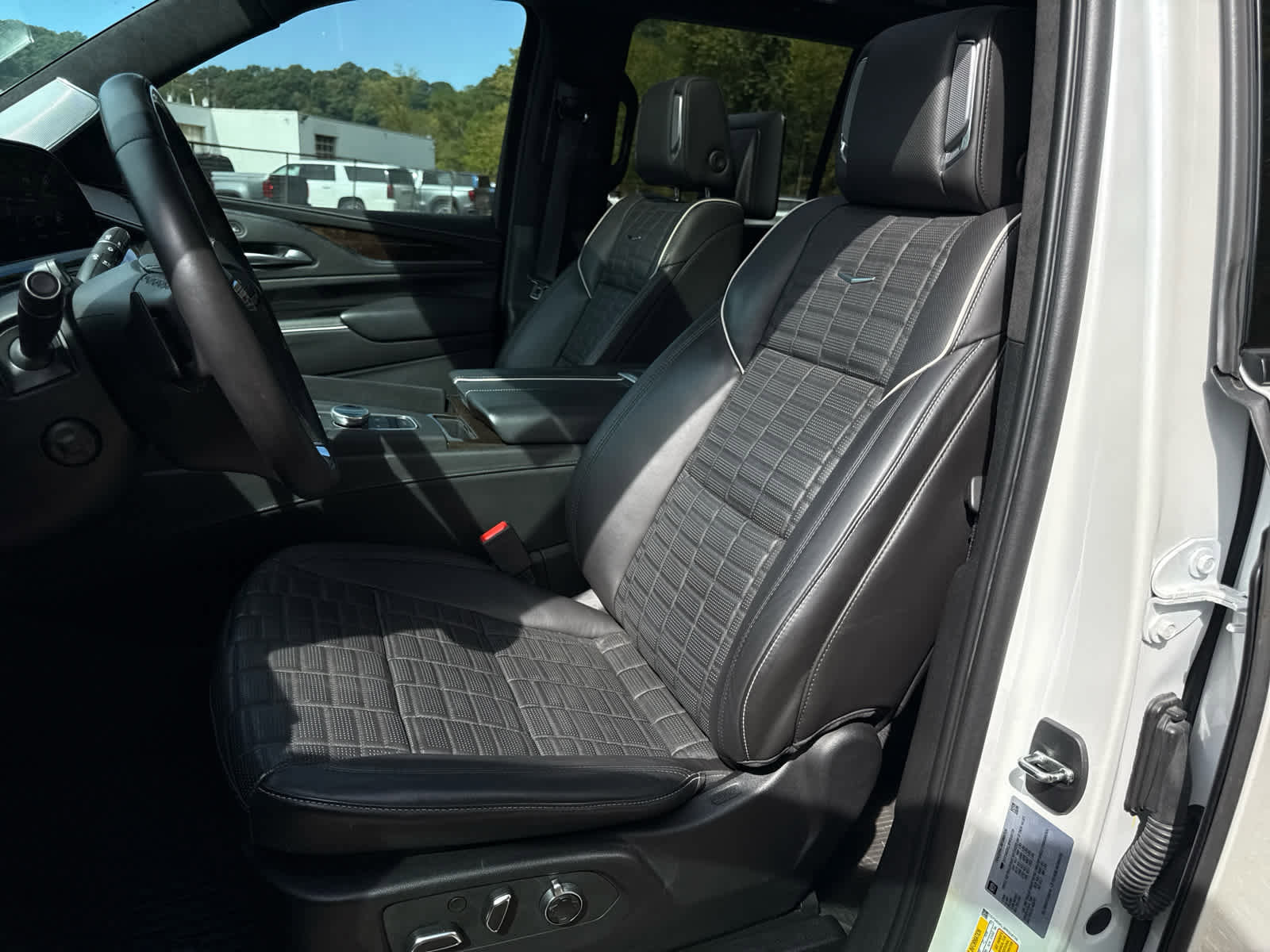 Used 2023 Cadillac Escalade Sport Platinum w/ LPO, ONYX Package image 11