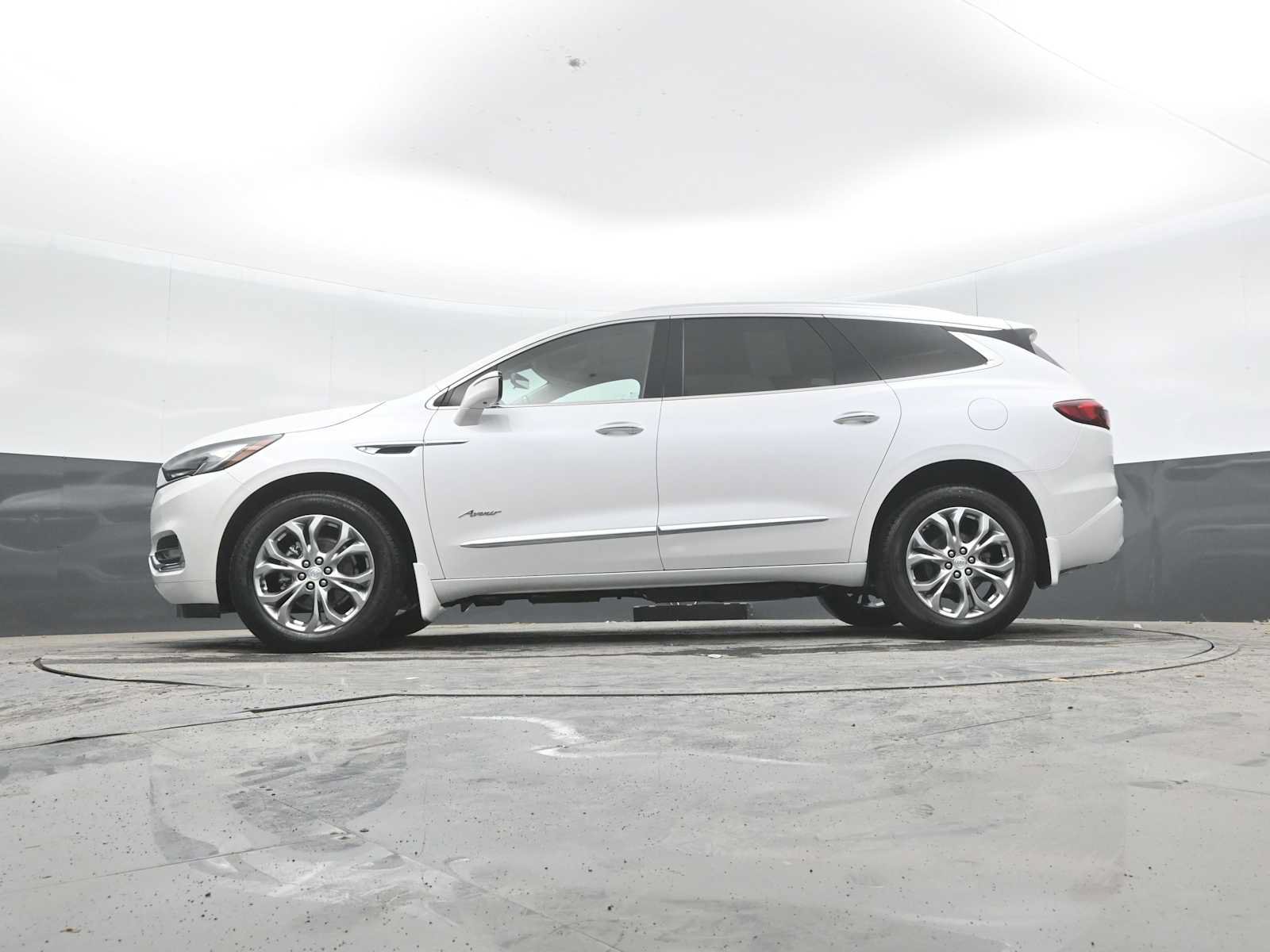 Used 2021 Buick Enclave Avenir w/ Avenir Technology Package AWD/4WD image 25