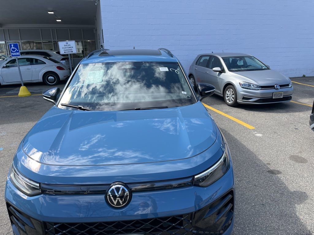 New 2026 Volkswagen Tiguan SE R-Line AWD/4WD image 2