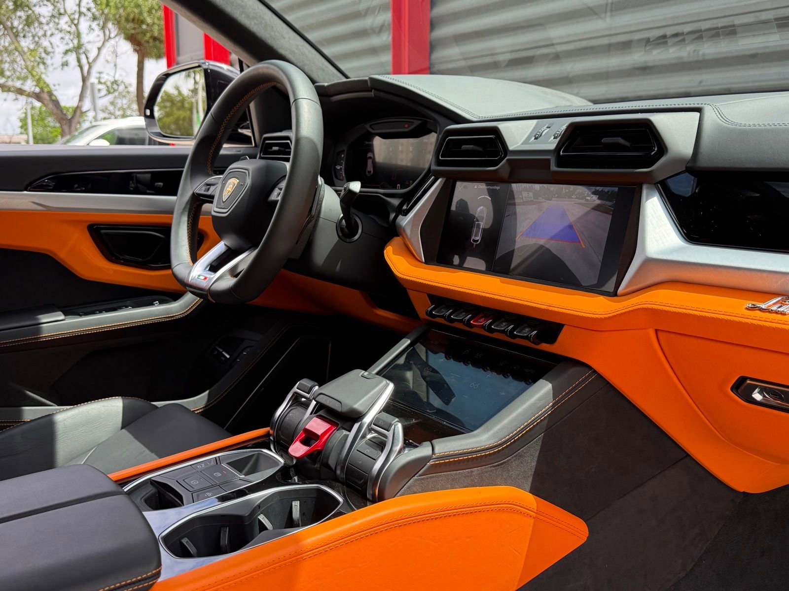 Used 2025 Lamborghini Urus SE image 22