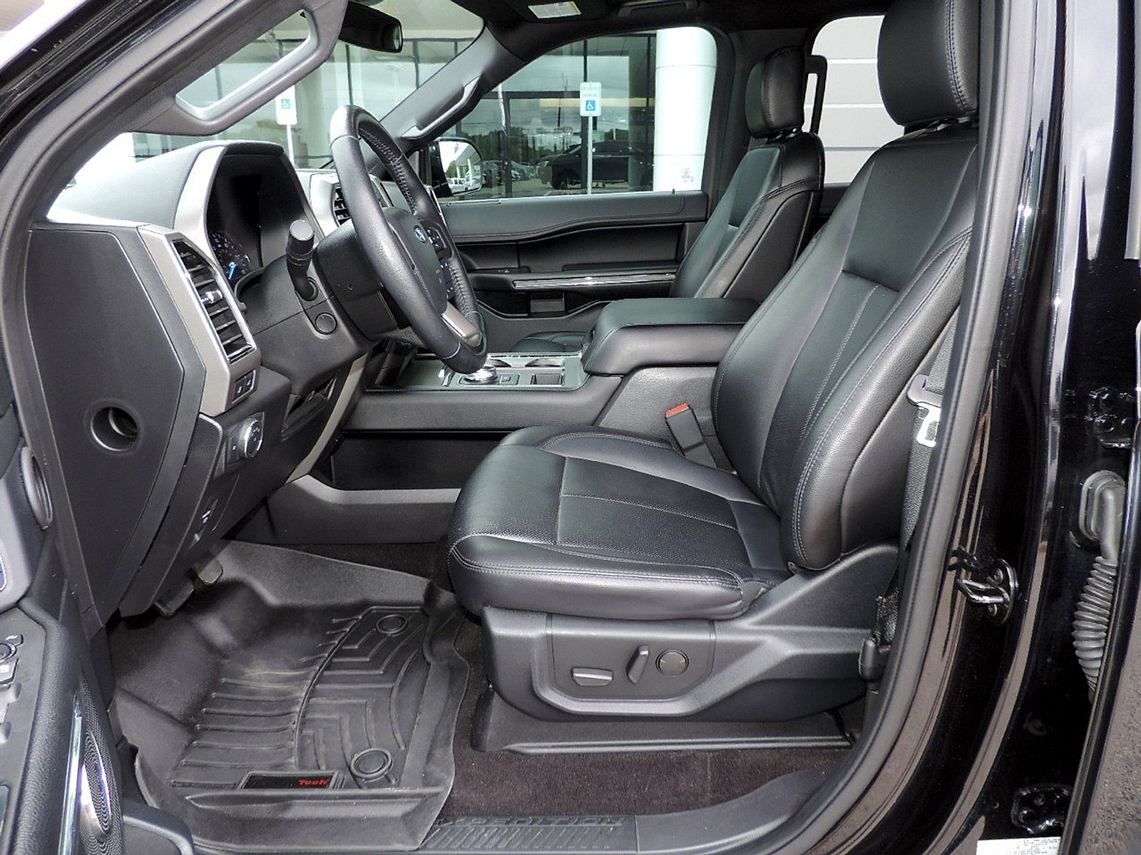 Used 2020 Ford Expedition XLT w/ Equipment Group 202A RWD image 18