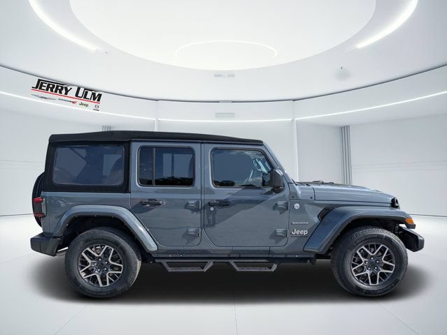Used 2024 Jeep Wrangler Unlimited Sahara w/ Technology Group AWD/4WD image 2