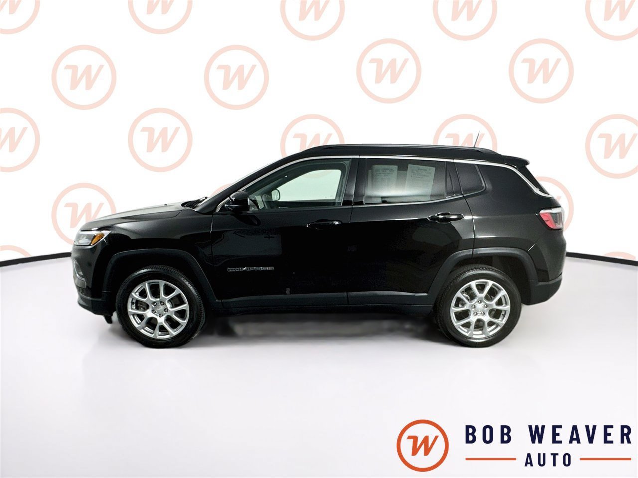 Used 2023 Jeep Compass Latitude w/ Sun and Sound Group AWD/4WD image 4