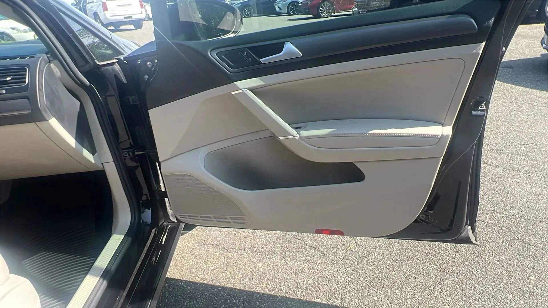 Used 2020 Volkswagen Golf 4-Door image 32