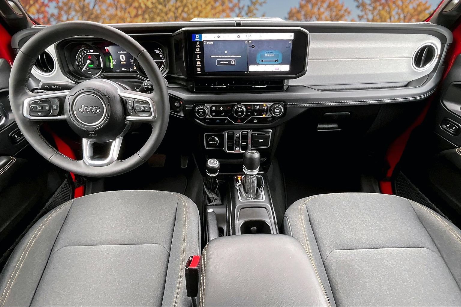Used 2025 Jeep Wrangler Unlimited Sahara AWD/4WD image 18