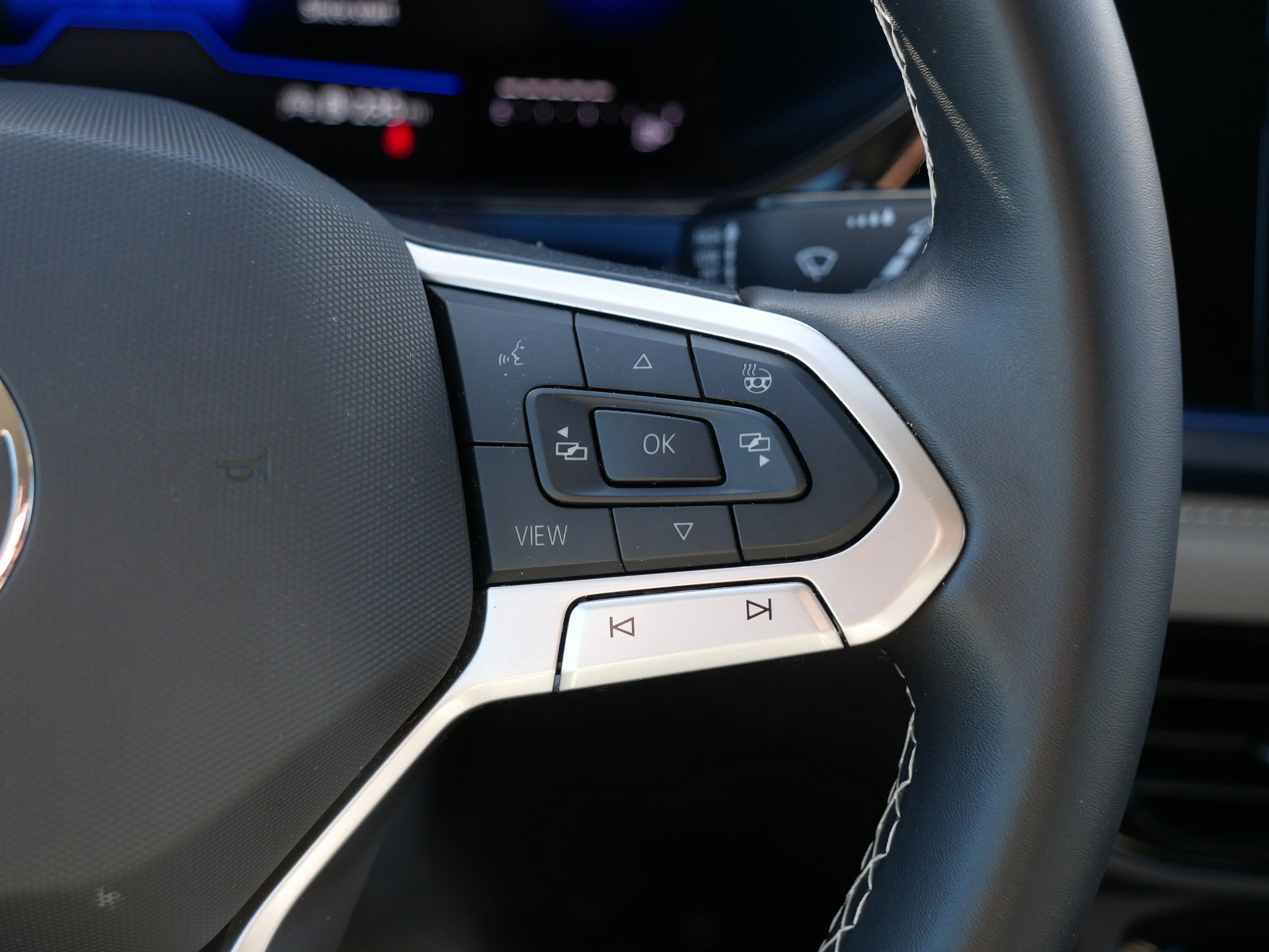 Used 2024 Volkswagen Taos SE image 30