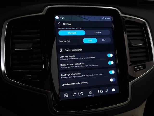 Certified 2024 Volvo XC90 B6 Ultimate w/ Protection Package Premier image 32