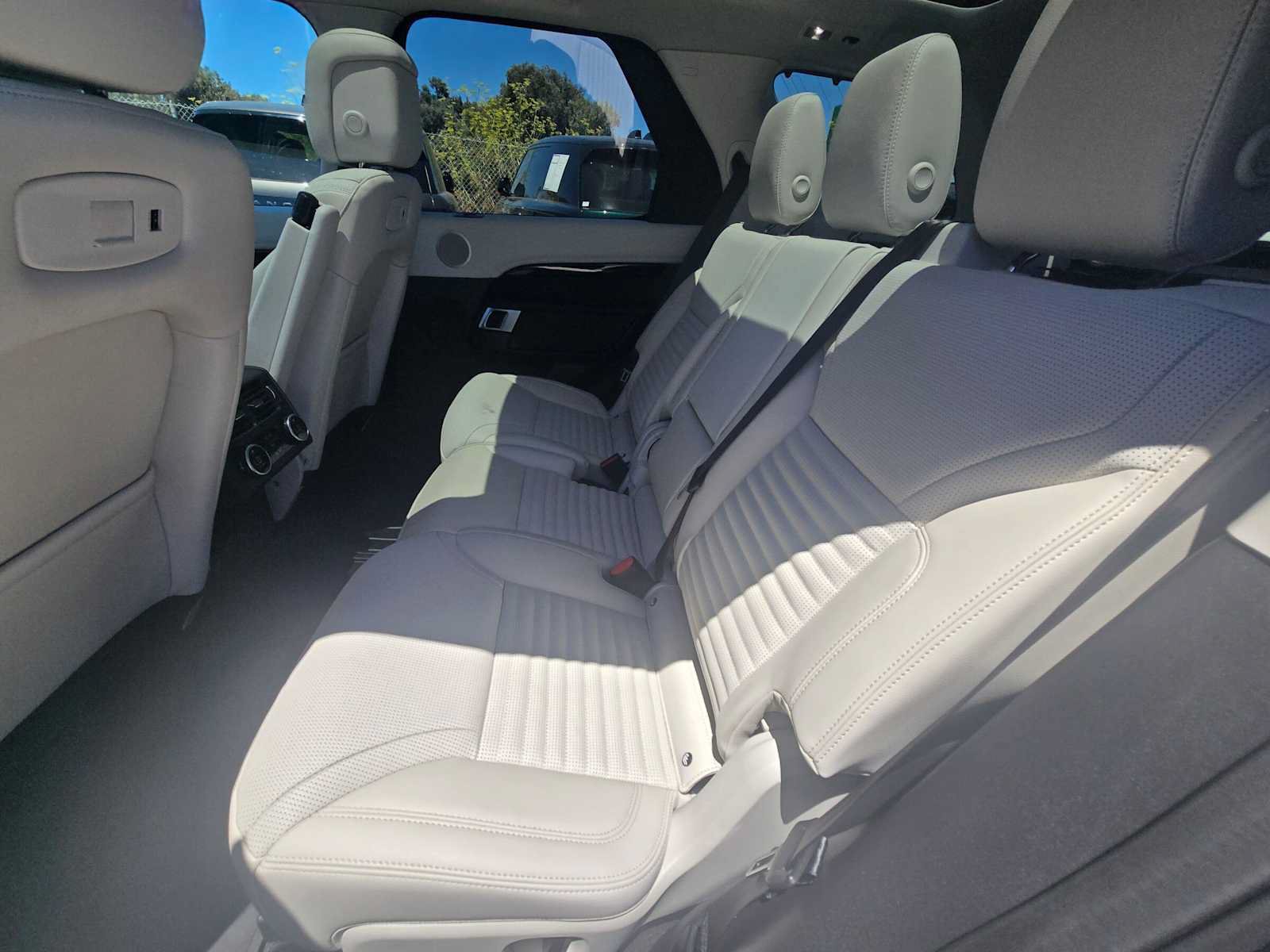 New 2026 Land Rover Discovery S AWD/4WD image 17