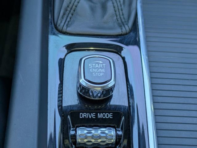 Used 2020 Volvo S60 T6 Momentum image 30
