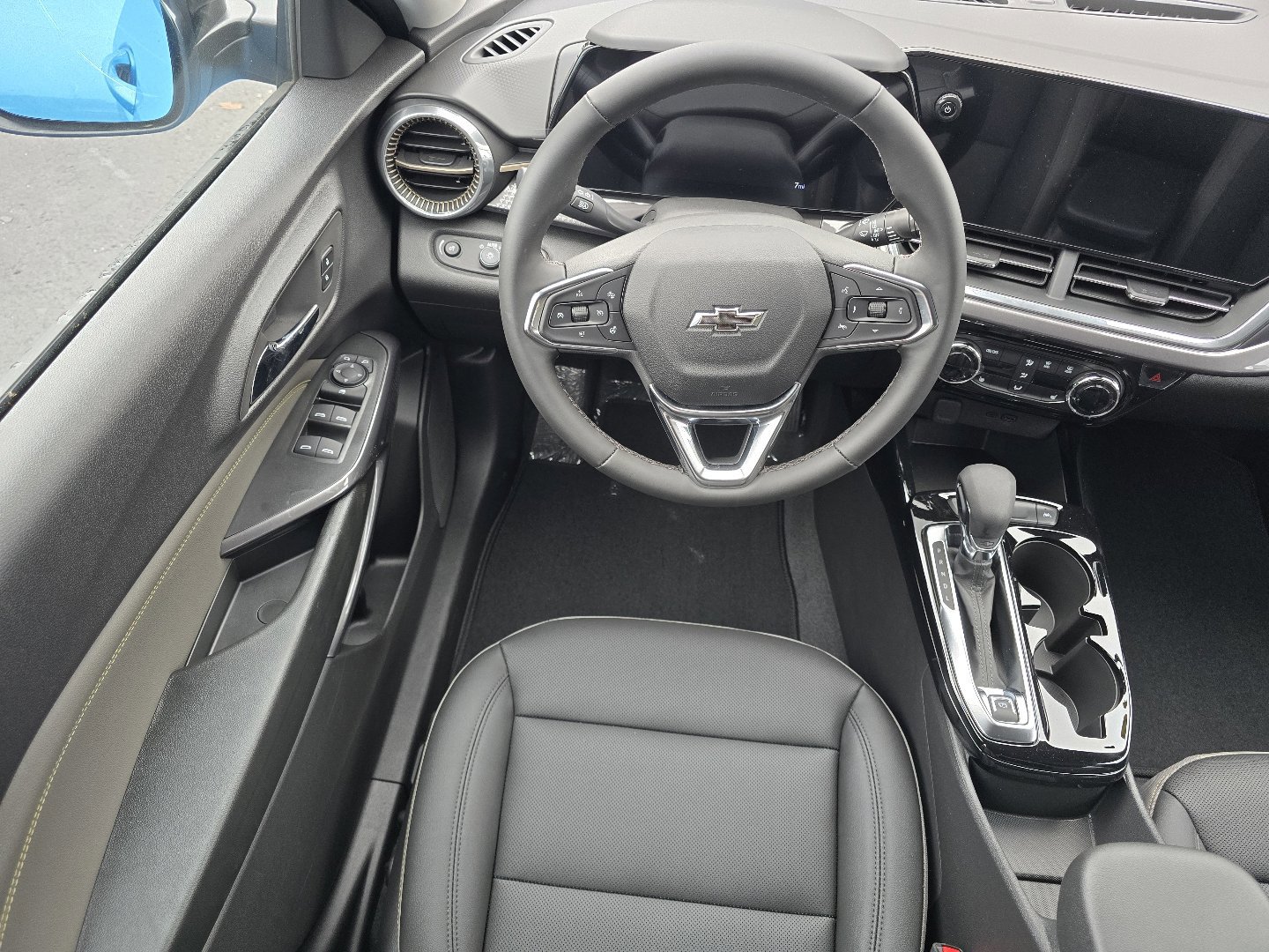 New 2025 Chevrolet Trax ACTIV w/ Driver Confidence Package image 13