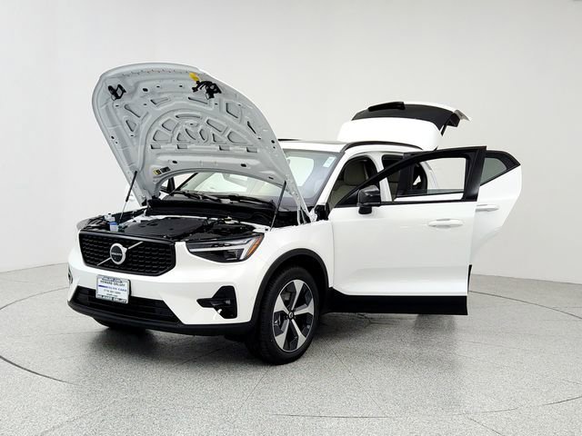 New 2026 Volvo XC40 B5 Plus w/ Protection Package Premier image 9