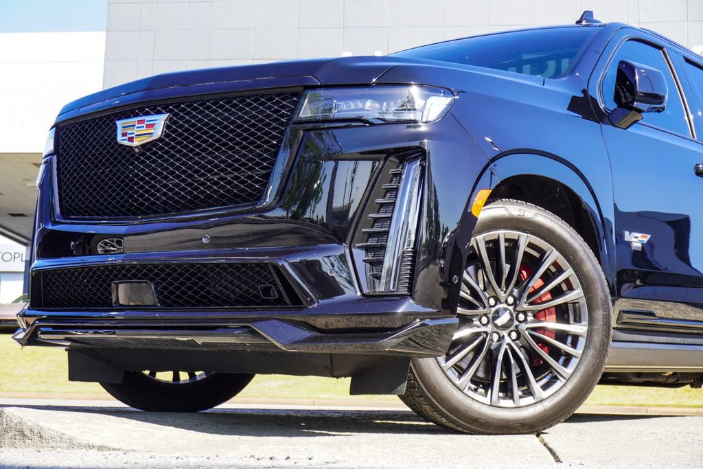 Used 2024 Cadillac Escalade V AWD/4WD image 2