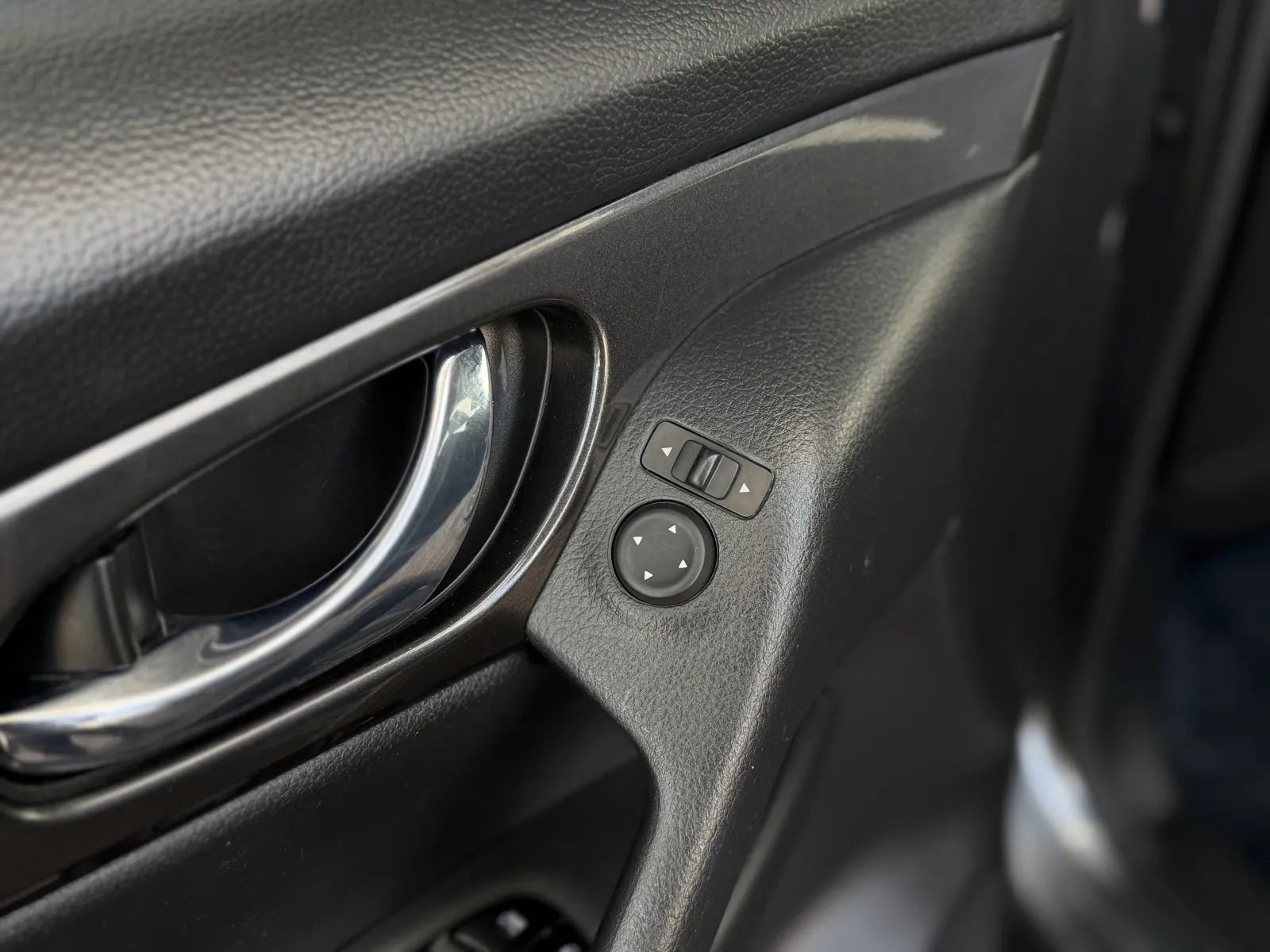 Used 2020 Nissan Rogue S w/ Special Edition Package image 24