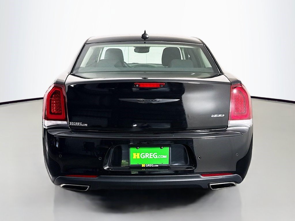 Used 2023 Chrysler 300 Touring w/ Safetytec Plus Group RWD image 8