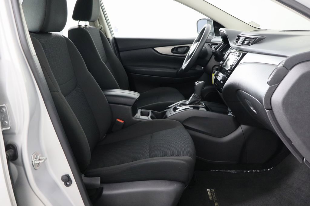 Used 2020 Nissan Rogue Sport S image 19