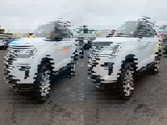 Used 2019 Ford Explorer XLT w/ Equipment Group 201A image 8