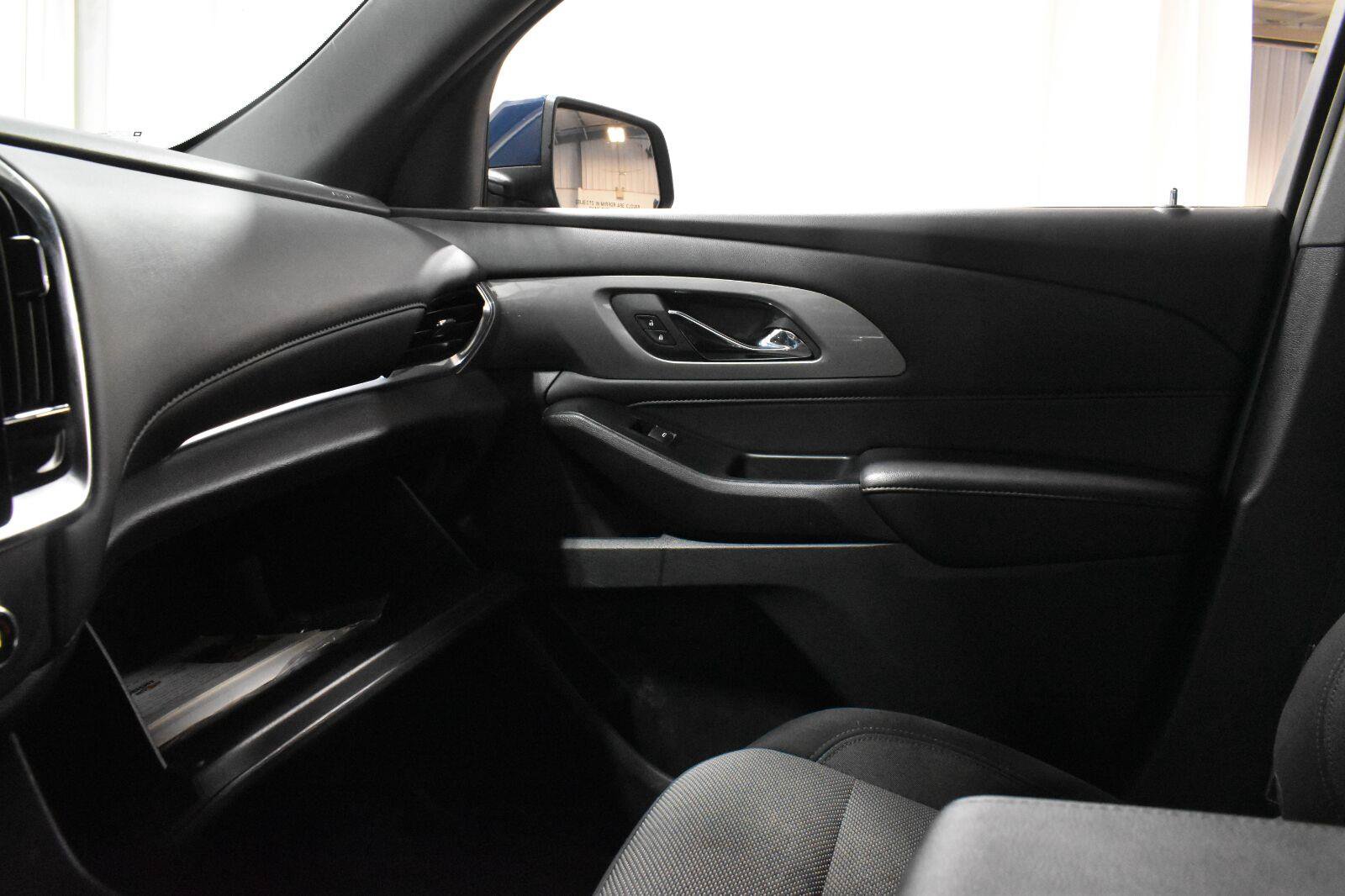 Used 2023 Chevrolet Traverse LT FWD image 21