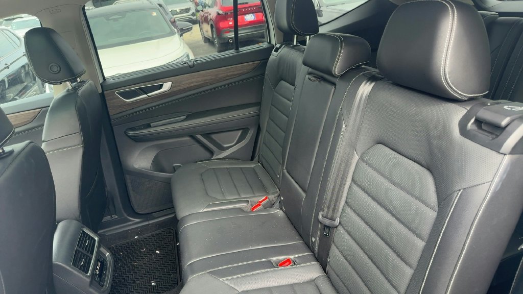 Used 2024 Volkswagen Atlas SEL AWD/4WD image 15