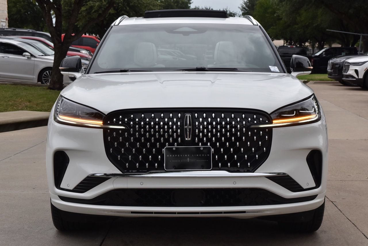 Used 2025 Lincoln Aviator Black Label AWD/4WD image 3