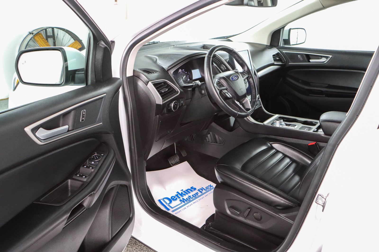 Used 2023 Ford Edge SEL AWD/4WD image 3
