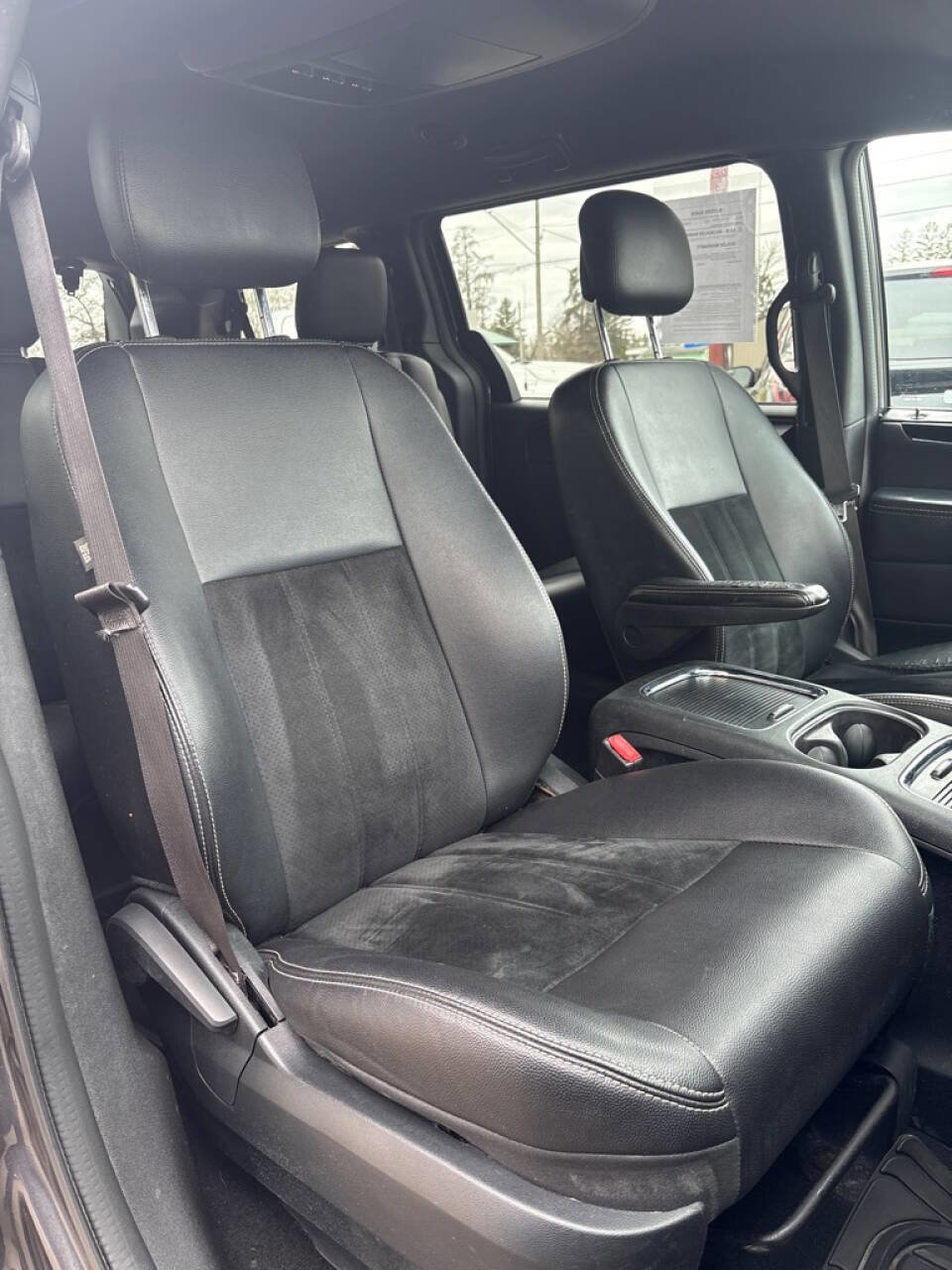 Used 2018 Dodge Grand Caravan SXT w/ Blacktop Package FWD image 21