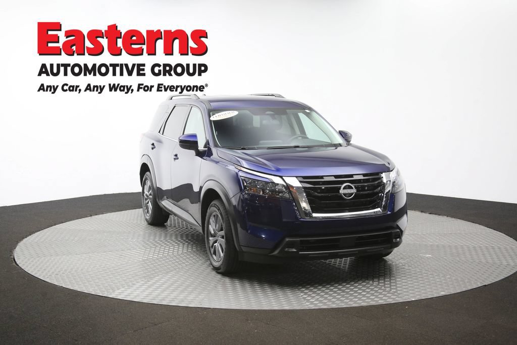 Used 2025 Nissan Pathfinder SV FWD image 50