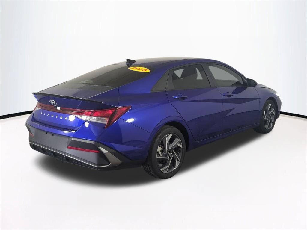 Used 2025 Hyundai Elantra Sport FWD image 5