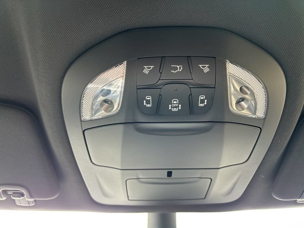 New 2026 Chrysler Voyager LX FWD image 22